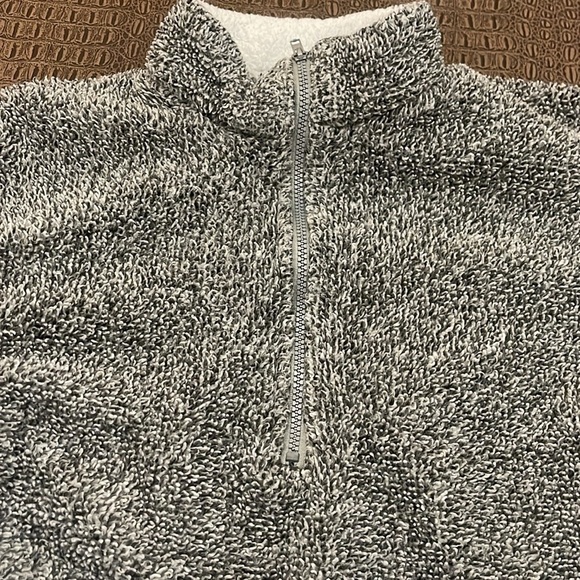 Gray and white fuzzy fleece half zip sweater size xl - Picture 3 of 7
